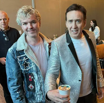 This Barista Is Painting Portraits Of Celebrities In Cafe And Surprises Them 64A564Dc4D735 880