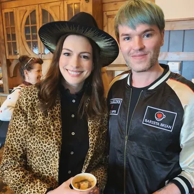 This Barista Is Painting Portraits Of Celebrities In Cafe And Surprises Them 64A566B150E46 880