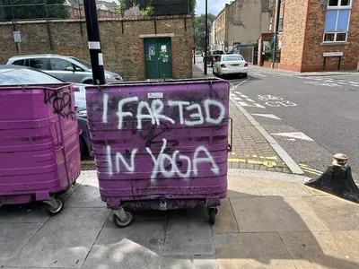 Funny Weird Graffiti 64Cd0635B27Ac 700