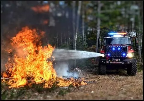 Meet The Bulldog 4X4 Fire Truck Pics 006