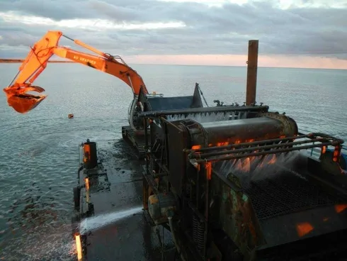 Au Grabber At Sea