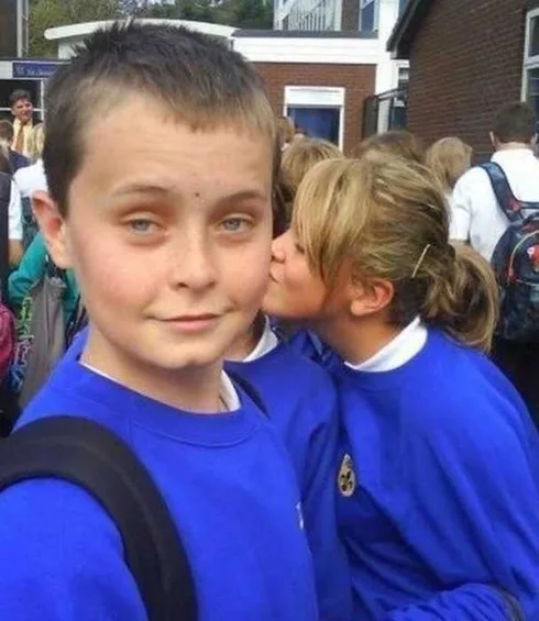 21 Pictures That You Will Need To Look Carefully To Know. #12 Is Amusing- Lol._5Fb28135A3522.Jpeg127 Funny Double Take Photo Midget Kiss