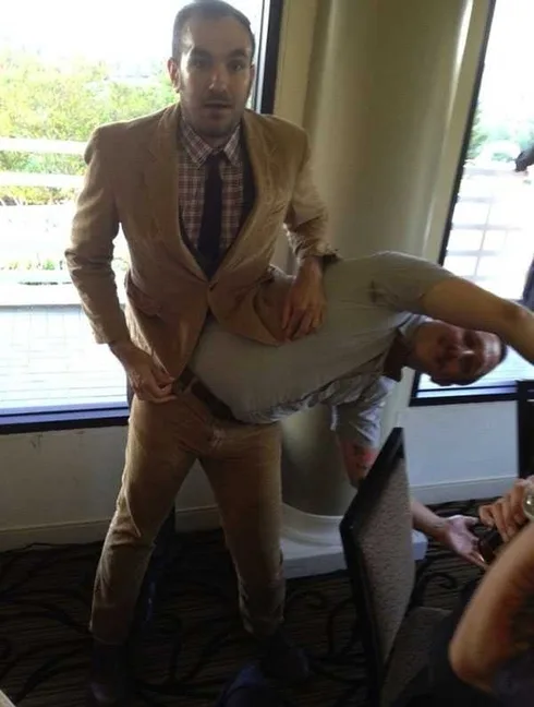 21 Pictures That You Will Need To Look Carefully To Know. #12 Is Amusing- Lol._5Fb28135A3522.Jpeg153 Funny Double Take Picture Conjoined Twins