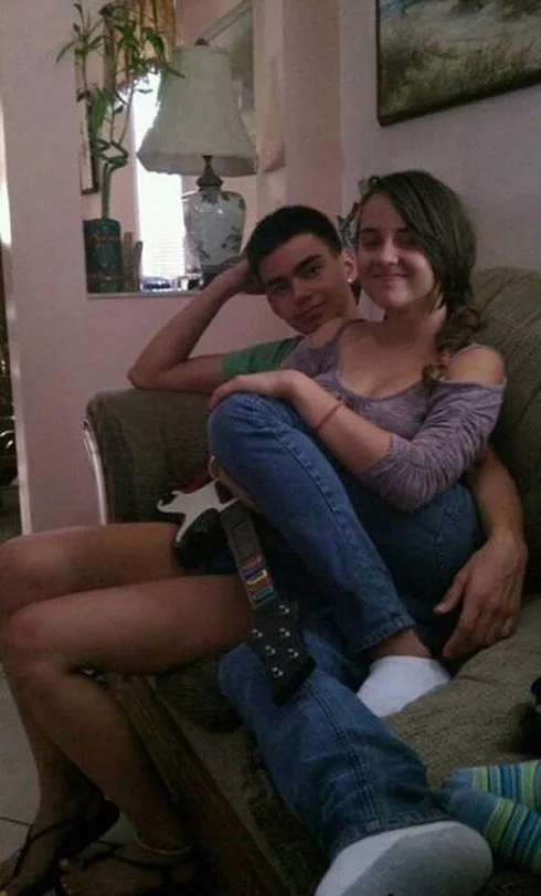 21 Pictures That You Will Need To Look Carefully To Know. #12 Is Amusing- Lol._5Fb28135A3522.Jpeg172 Funny Double Take Photo Watch Where You Put Those Hands