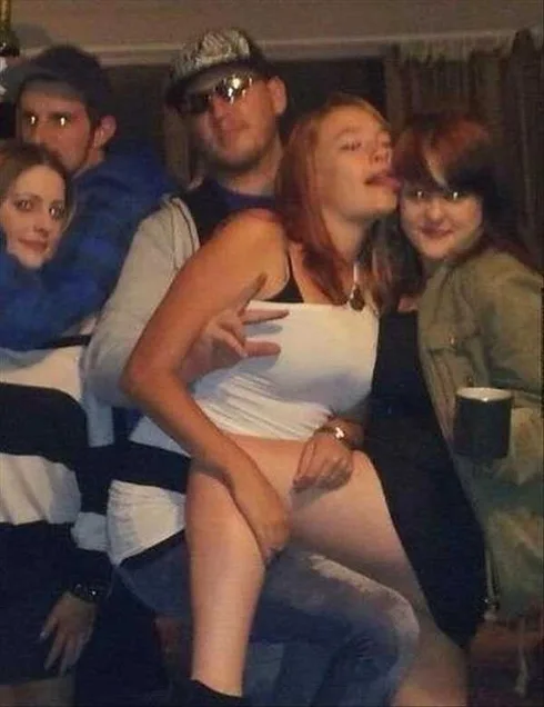 21 Pictures That You Will Need To Look Carefully To Know. #12 Is Amusing- Lol._5Fb28135A3522.Jpeg410 Funny Picture Double Take Photo Too Much Skin