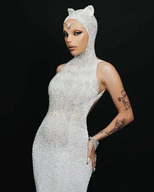 30 Of The Most Beautiful And Bizarre Outfits From The Met Gala