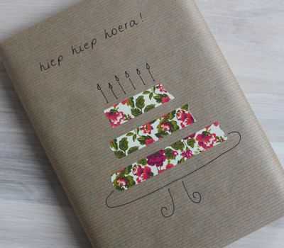 Diy Gift Wrapping Strips Of Old Wrapping Paper Does The Trick