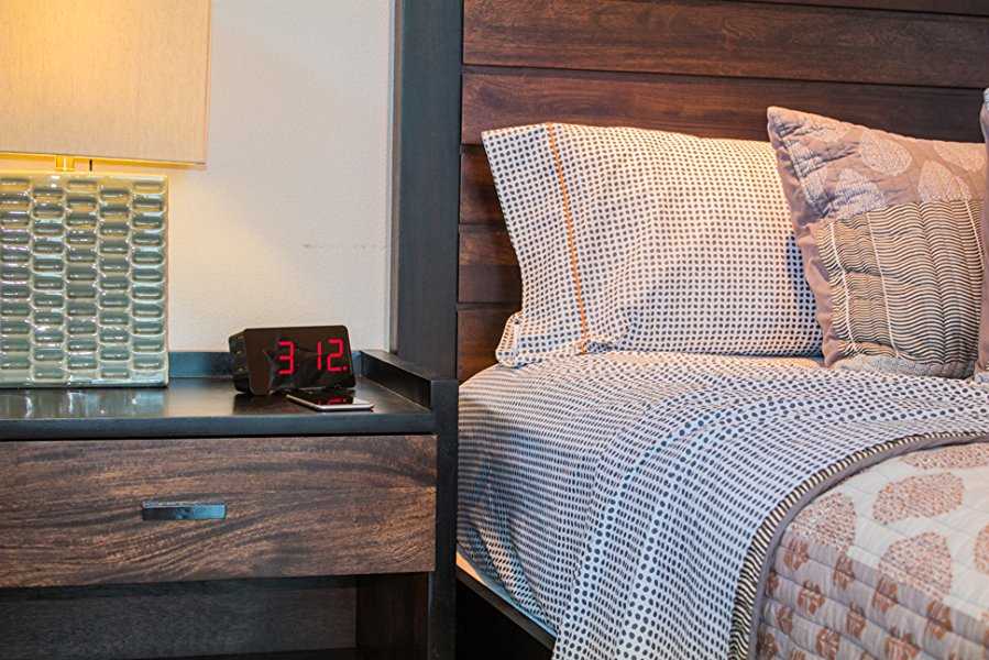 Sandman Alarm Clock  Charge 4 Devices