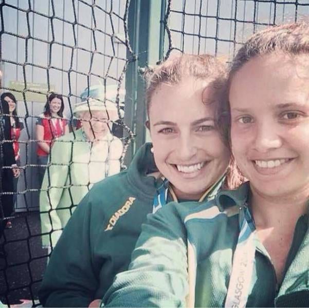 30 Epic Celebrity Photobombs You Must See 