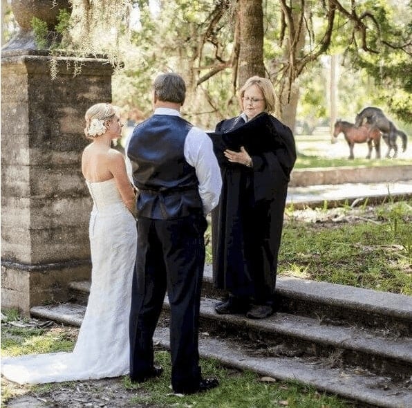 31 Epic Wedding Day Fails That Are Almost Sad To See