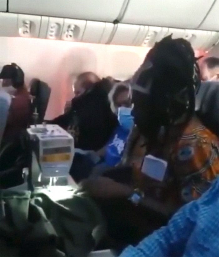 30 Of The Absolute Worst Airport Passengers In The World 