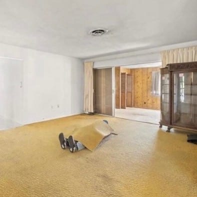 30 Completely Insane Pictures Of The Most Chaotic Homes